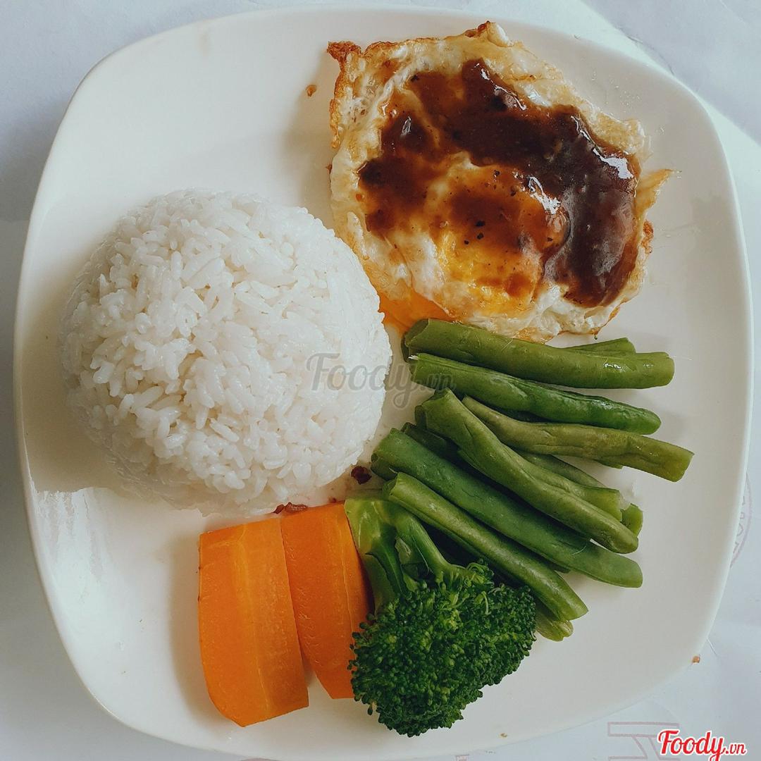 com-trang-trung-op-sot-tieu