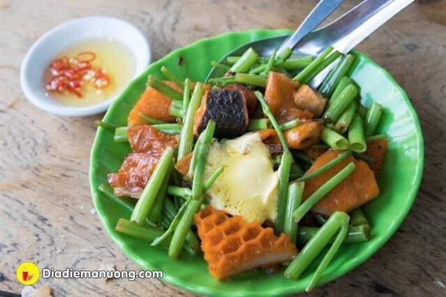 pha-lau-bo-xao-rau-muong