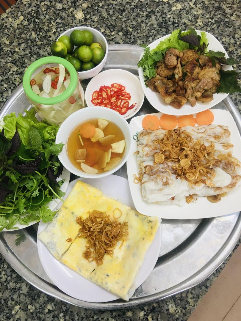 combo-banh-cuon-chay-cha-nuong-trung