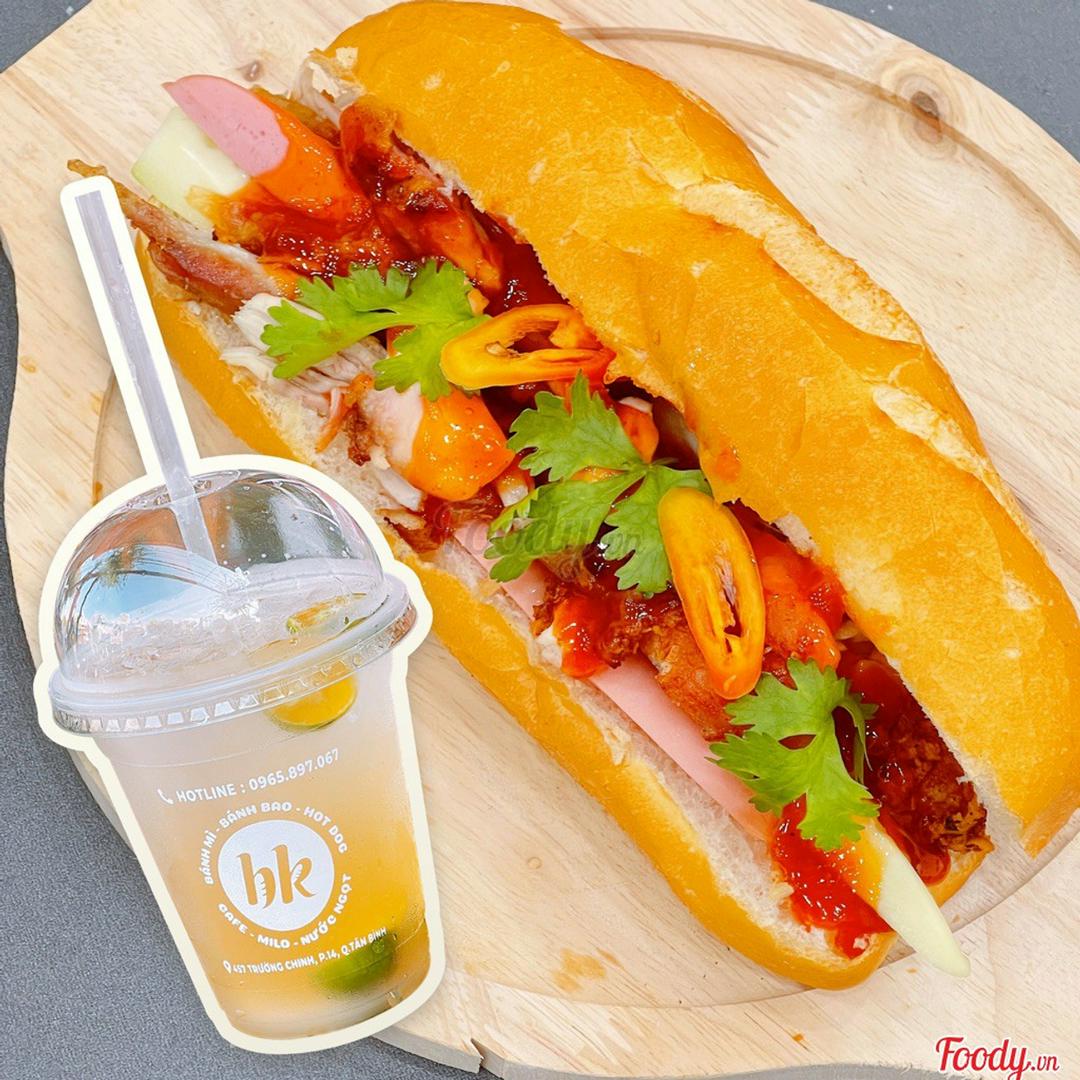 banh-mi-ga-cay-han-xuc-xich-nuoc-giai-khat