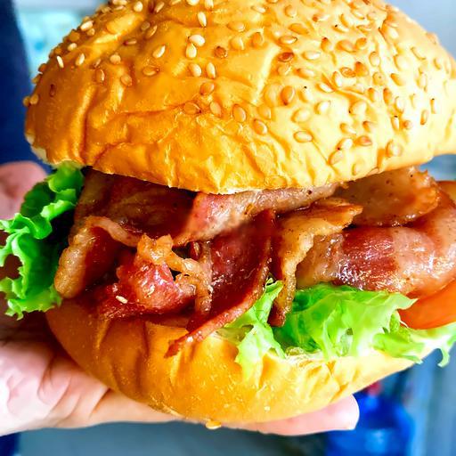 hamburger-bo-bacon-thit-xong-khoi