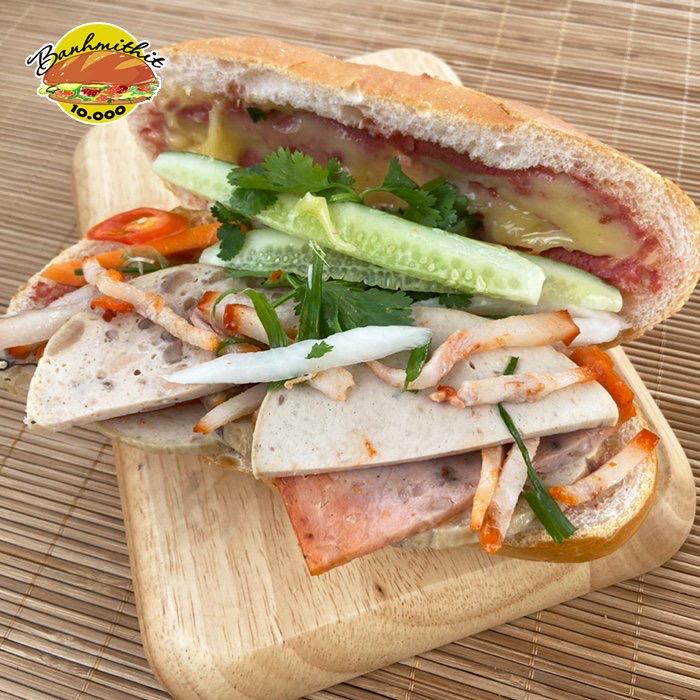 Bánh mì thịt ổ lớn