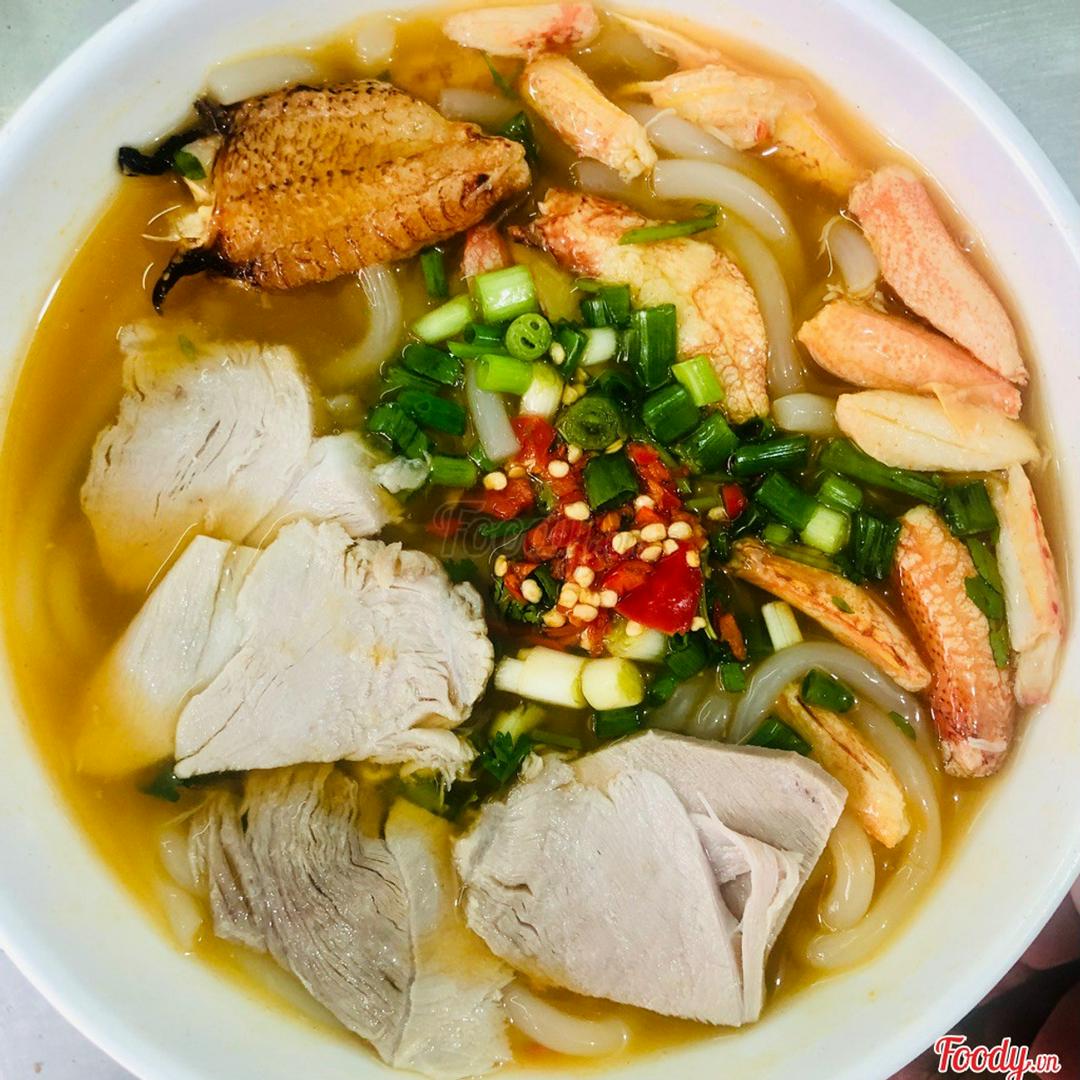 banh-canh-cua-thit-nac