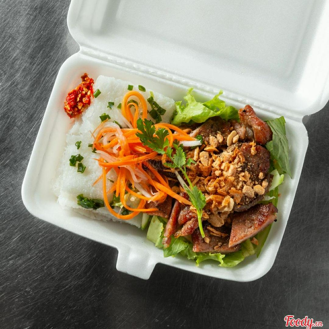 banh-hoi-thit-nuong-rau-ma-au