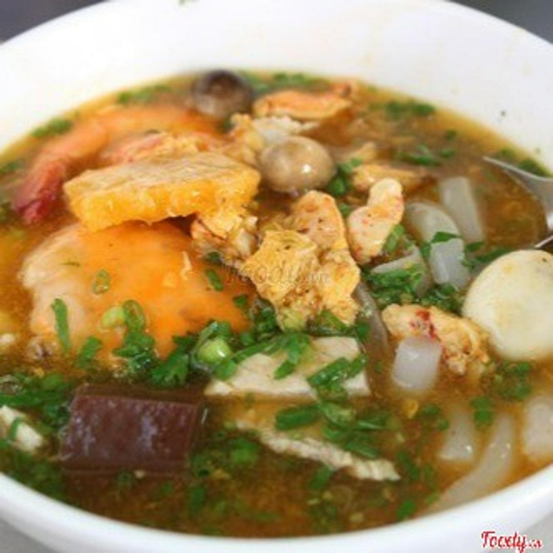 banh-canh-cua-thit-nac-cha