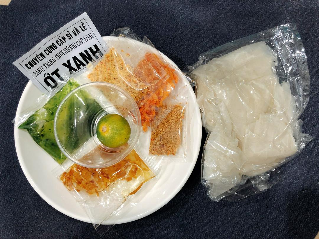 banh-trang-phoi-suong-cham-ot-xanh