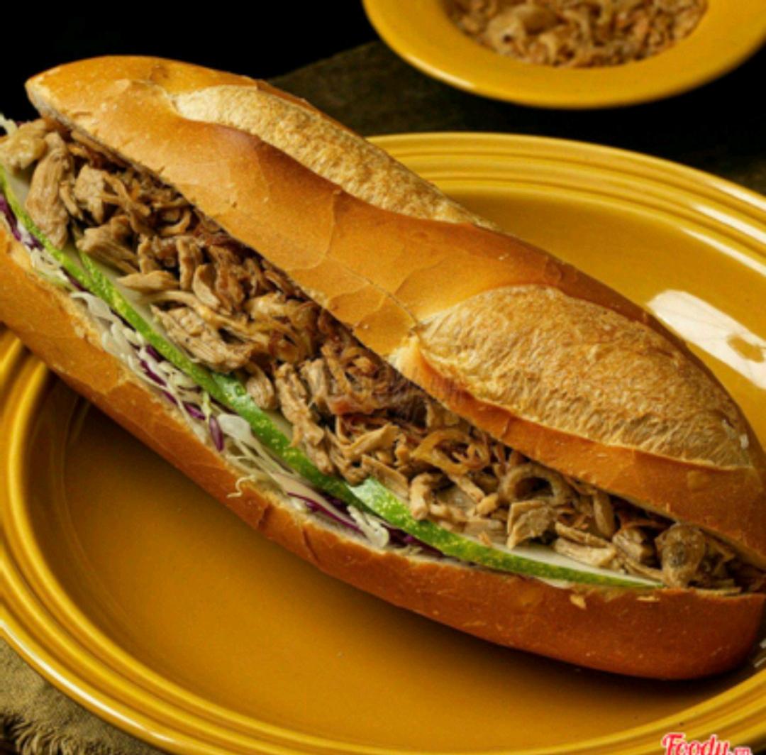 banh-mi-ga-oi-sot-tieu