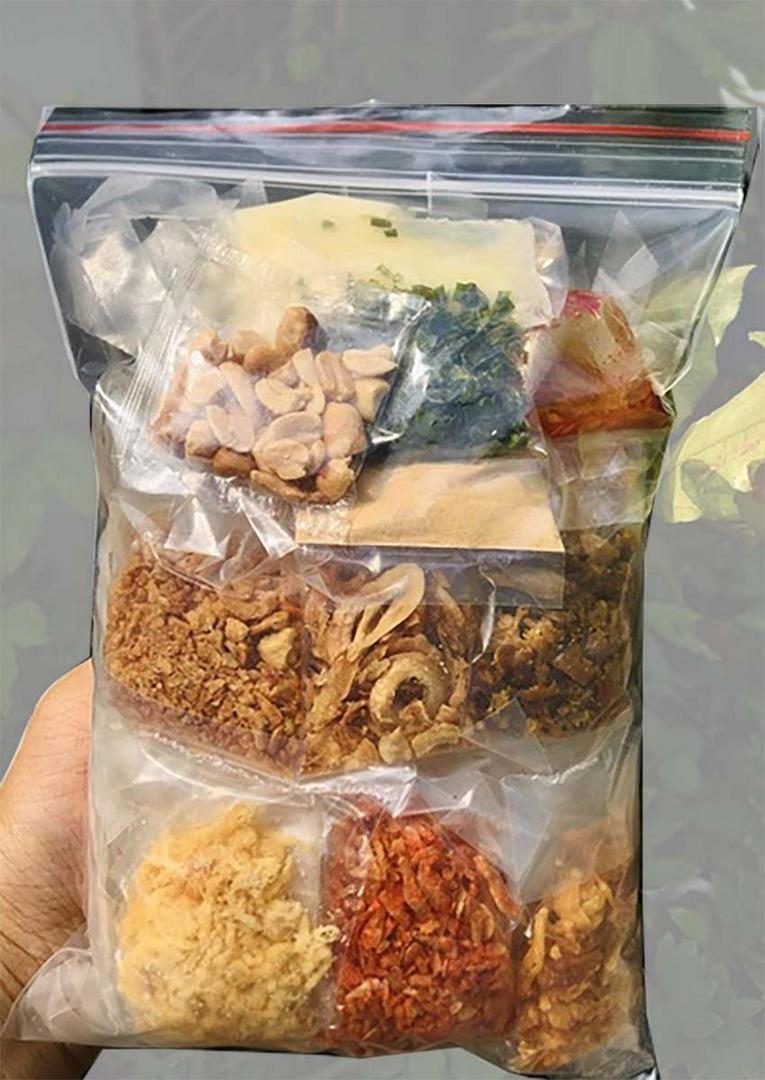 banh-trang-thap-cam-sieu-topping