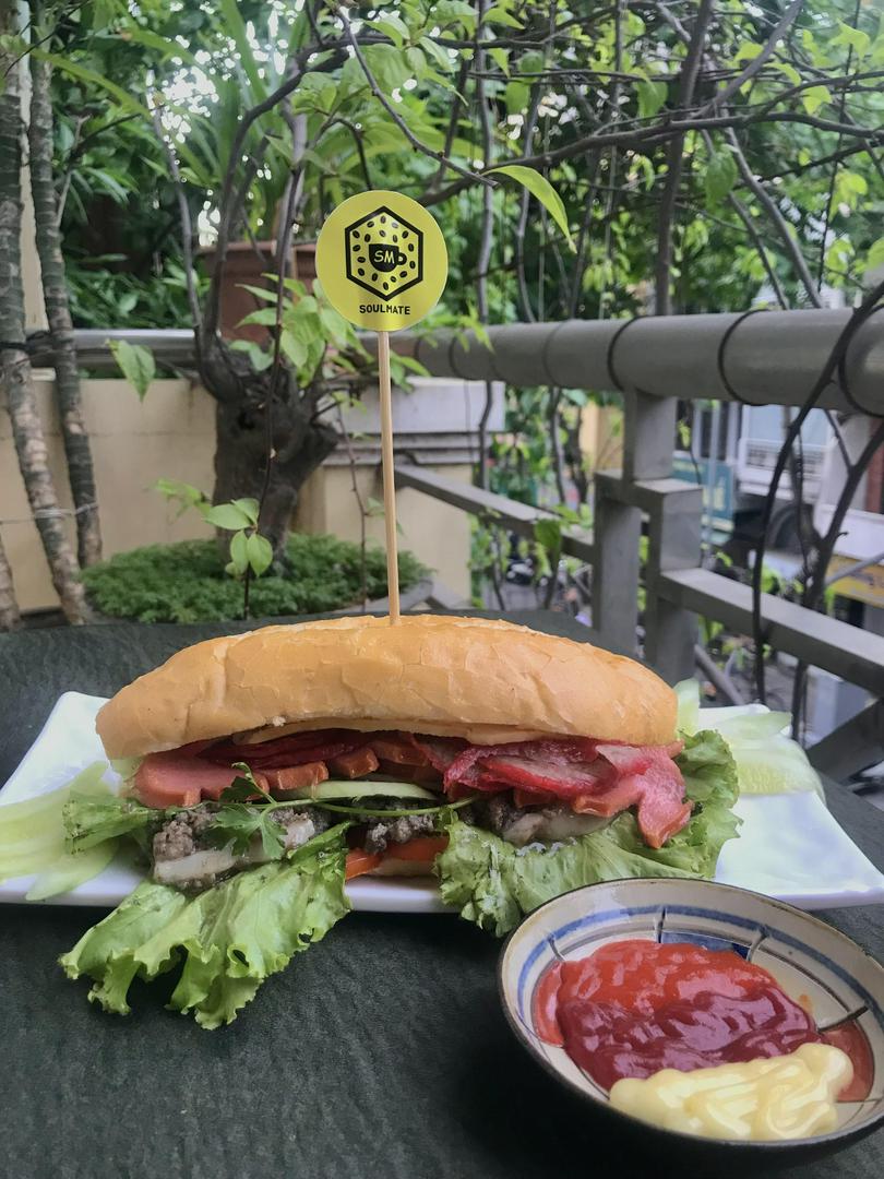 banh-my-ay-u-pate-xuc-xich