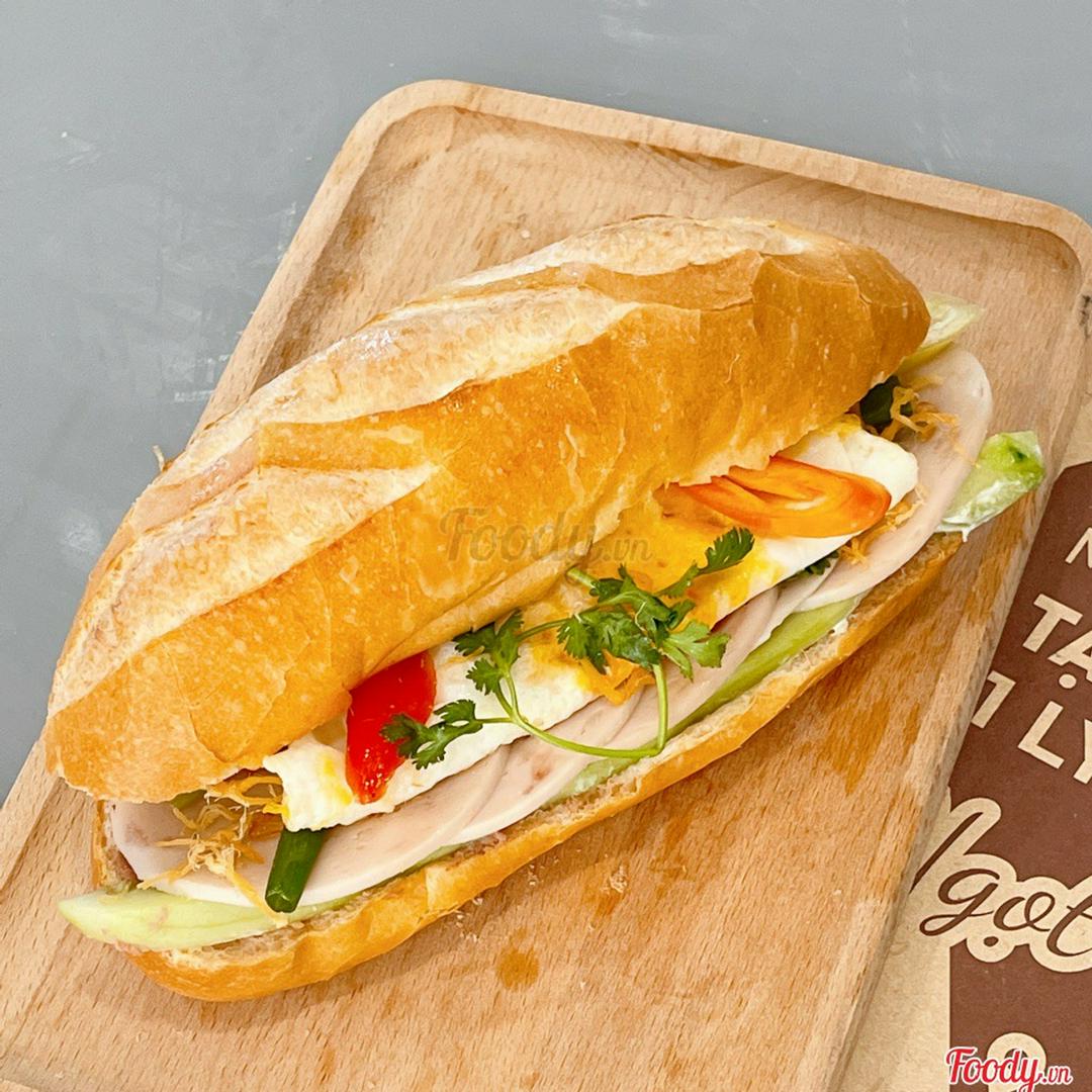 banh-mi-trung-cha