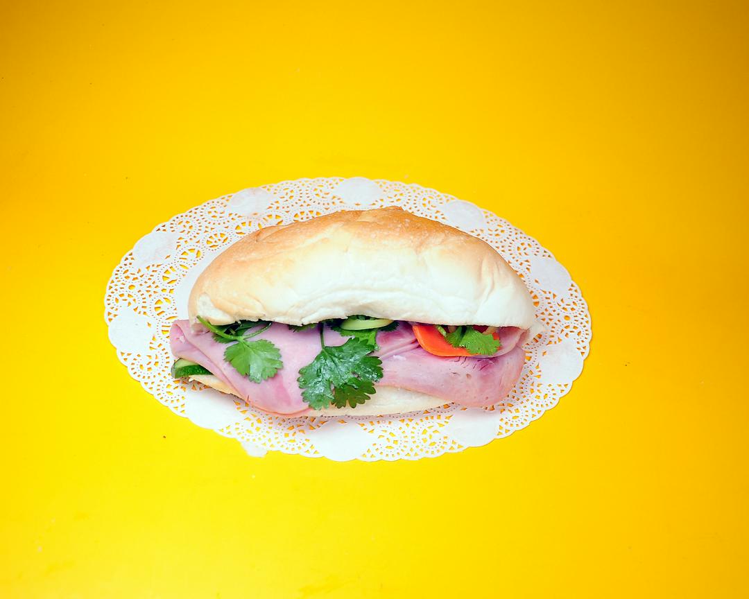 banh-mi-kep-thit-nguoi