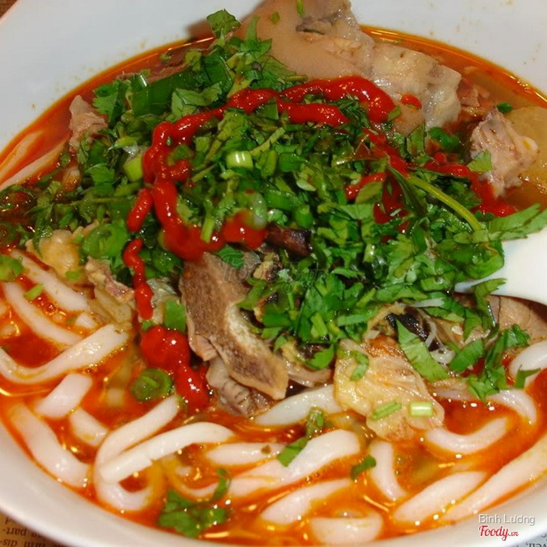 banh-canh-gio-heo-cha