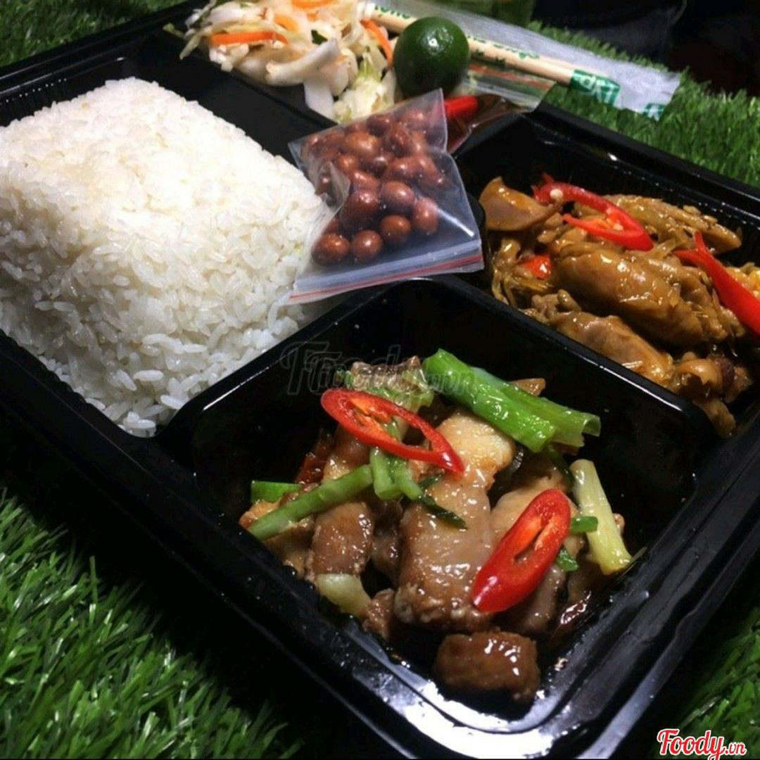 ba-chi-rang-chay-canh-va-ga-xao-sa-ot