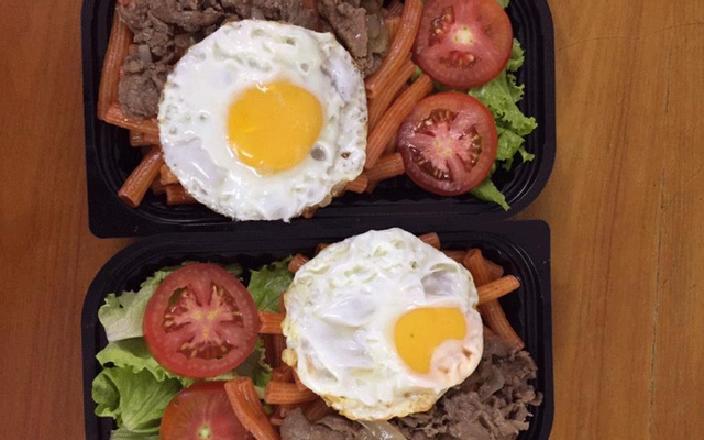 quan-lucky-mi-nui-va-com-cuon-phan-chu-trinh