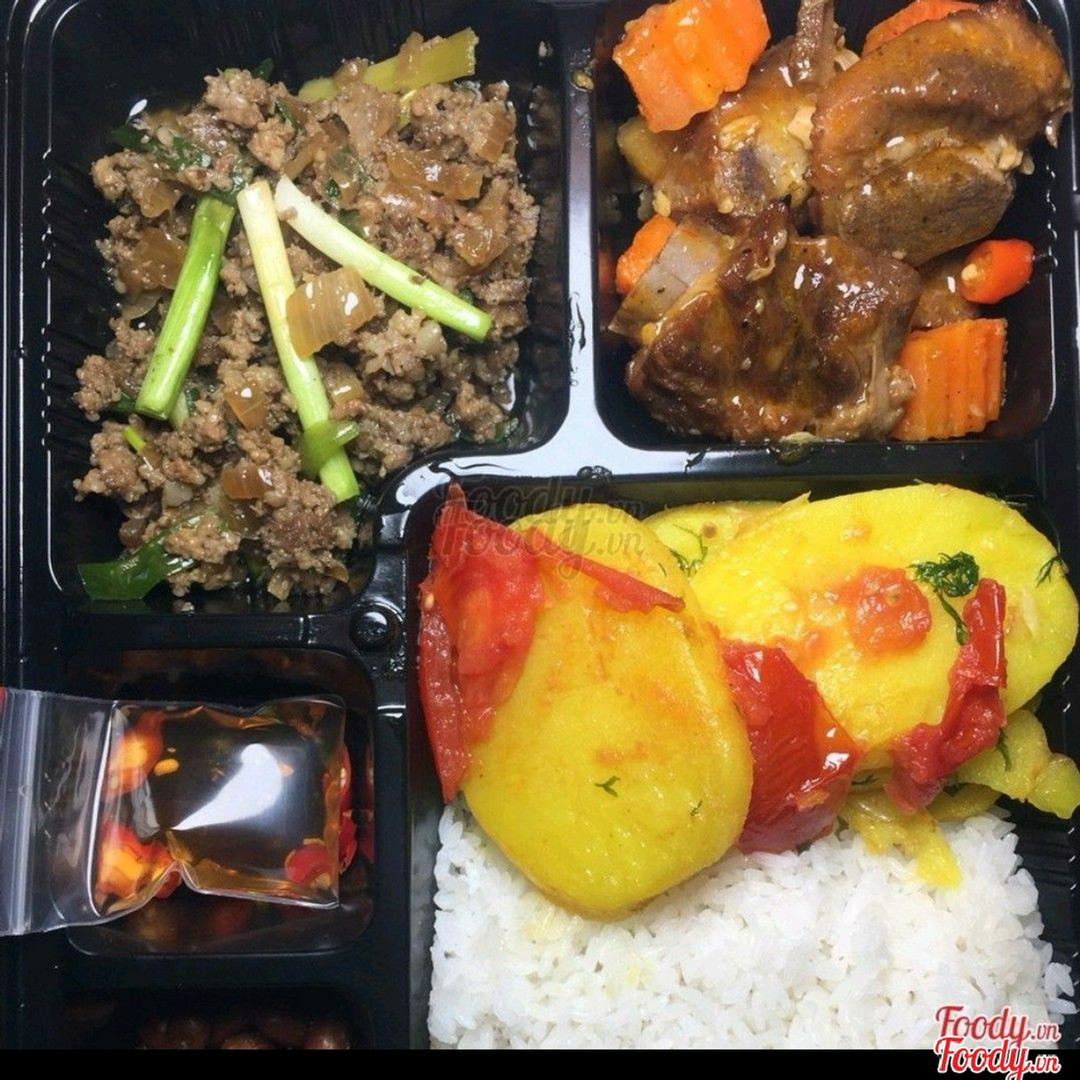 com-suon-chua-ngot-va-thit-xay