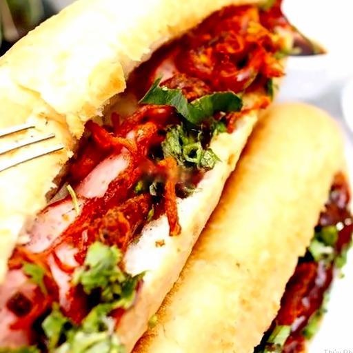 banh-mi-trung-bo-kho