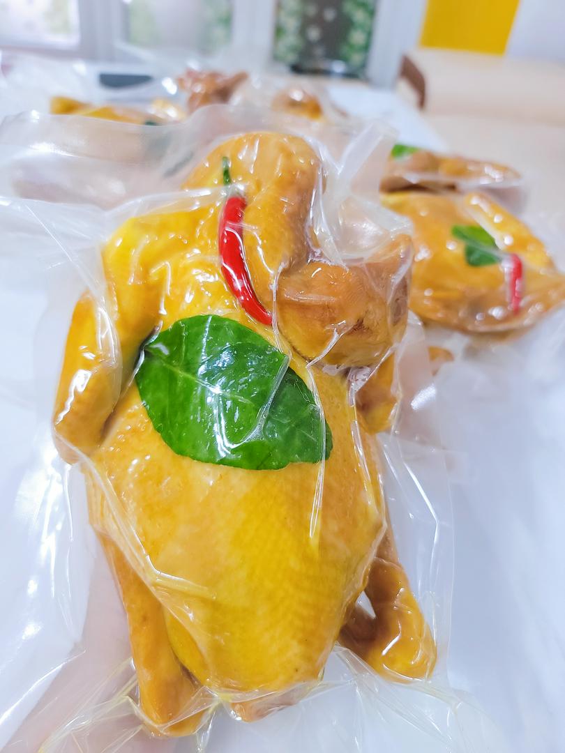 1-con-ga-tam-ky-u-muoi-nha-lam-hut-chan-ko-lanh