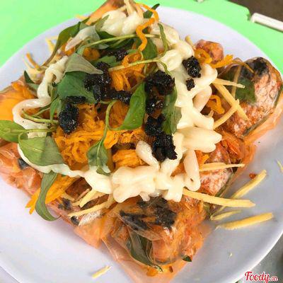 banh-trang-o-cuon-trung-thit-xoai