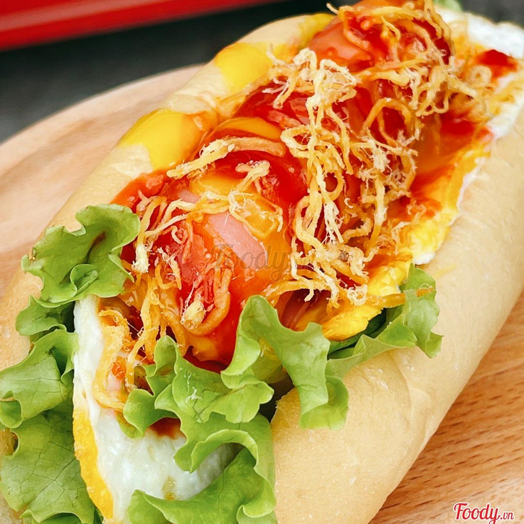 hot-dog-ac-biet-kem-trung-cha-bong