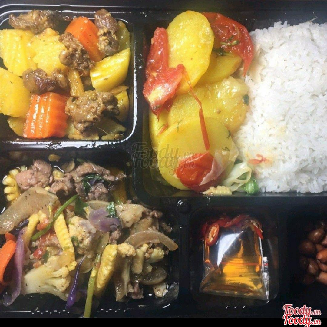 com-bo-xao-can-toi-va-bo-ham-khoai-tay