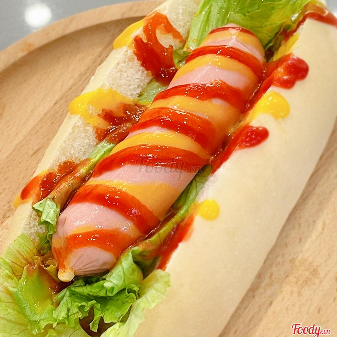 hot-dog-banh-mi-ngot-kep-xuc-xich