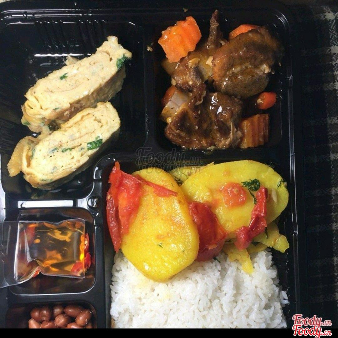 com-suon-chua-ngot-va-trung-ran