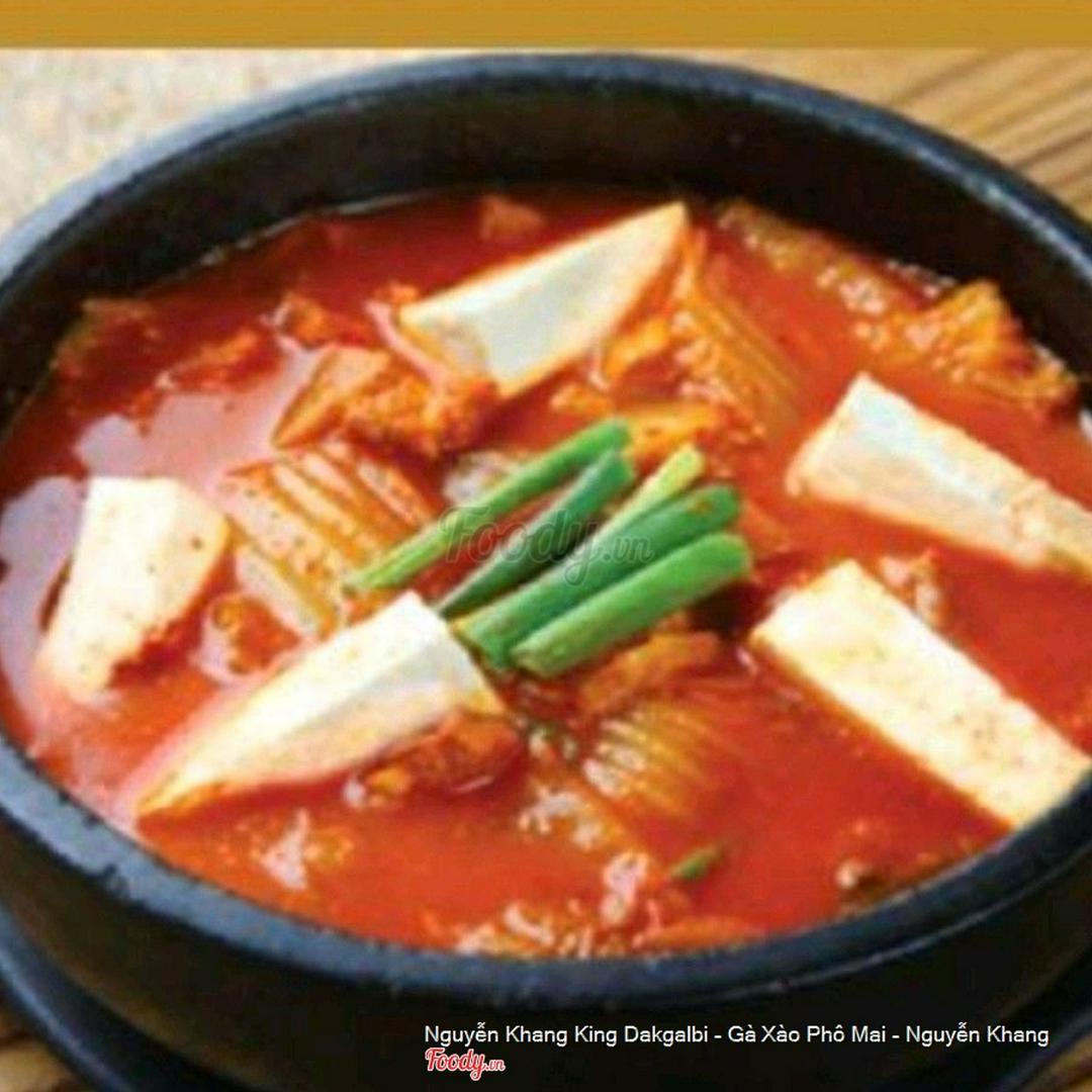 canh-kim-chi-nau-thit-lon-hanh-tay-va-au-phu