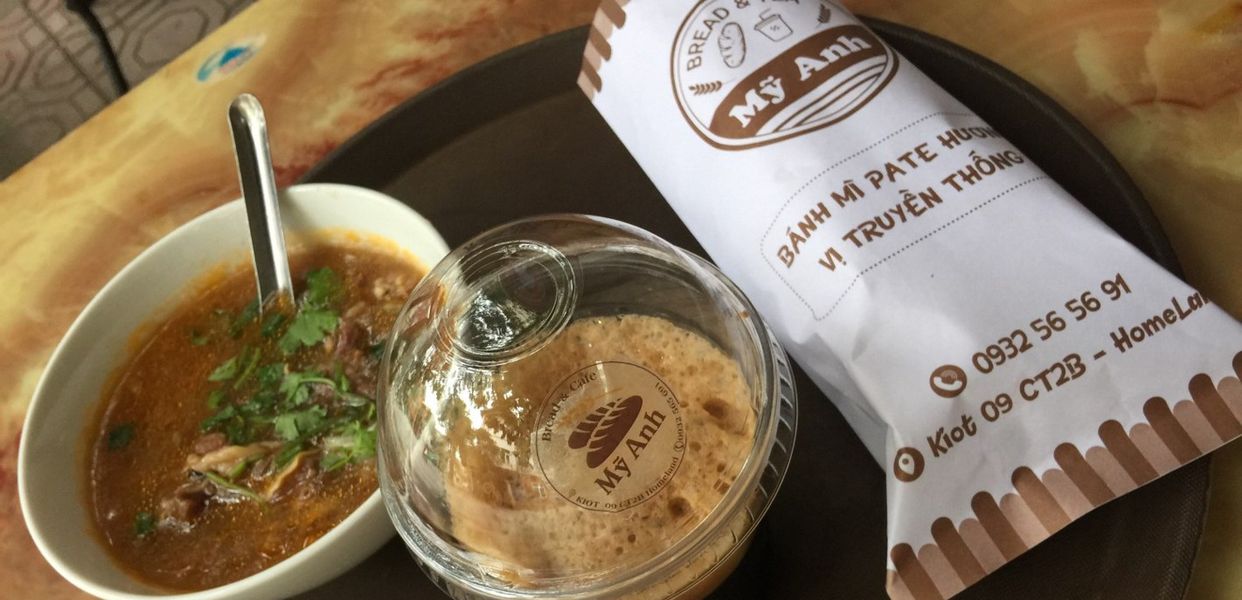 my-anh-banh-mi-va-ca-phe-long-bien