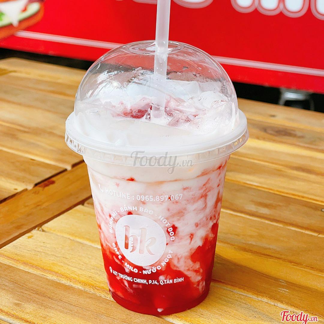 sua-tuoi-dau-strawberry-latte