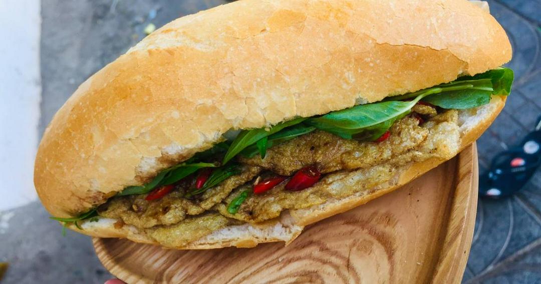 banh-mi-cha-ca-xuc-xich