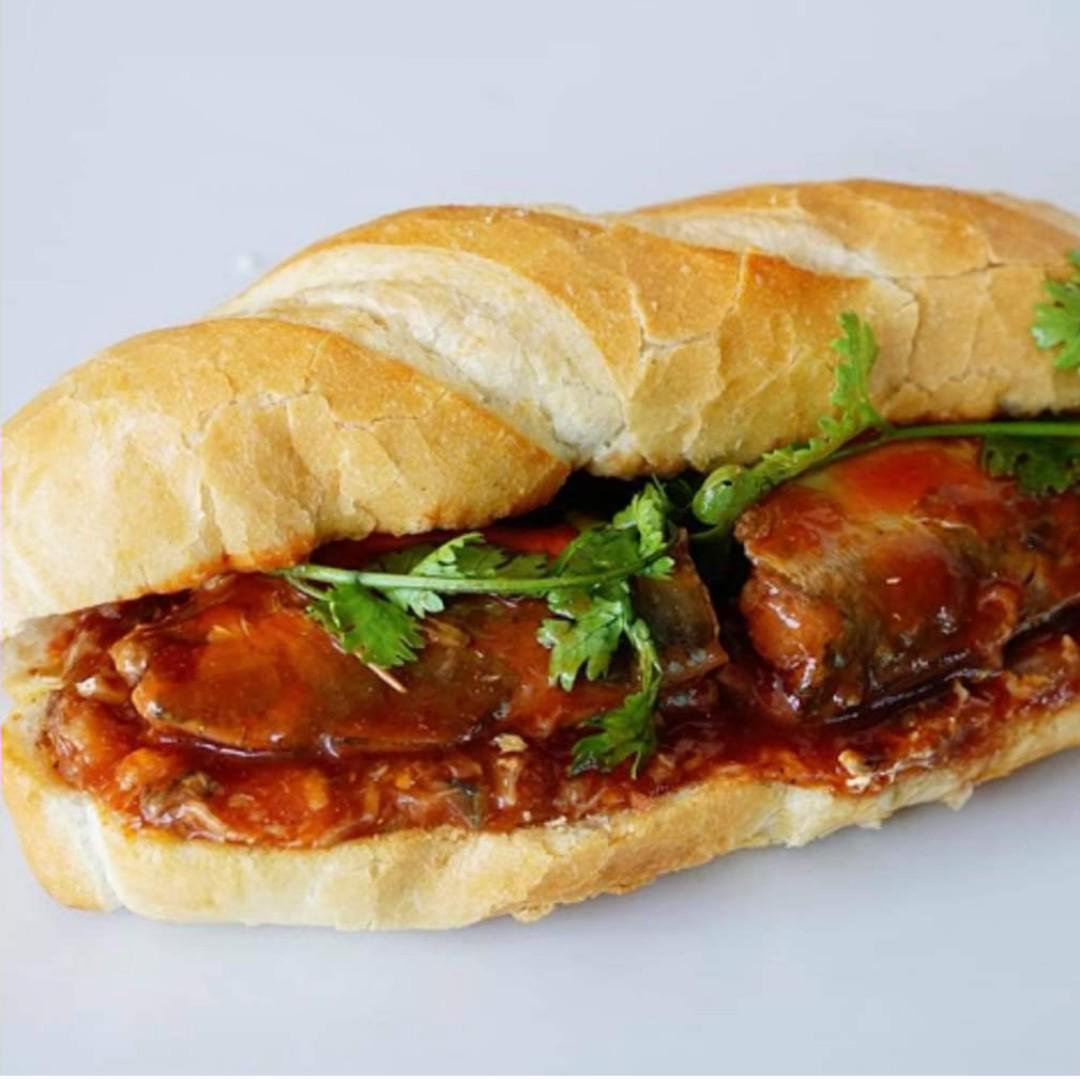 banh-mi-ca-hop-ca-moi