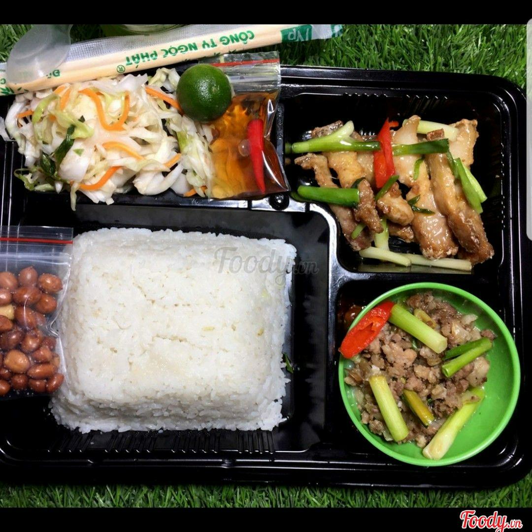 ba-chi-rang-chay-canh-va-thit-xay