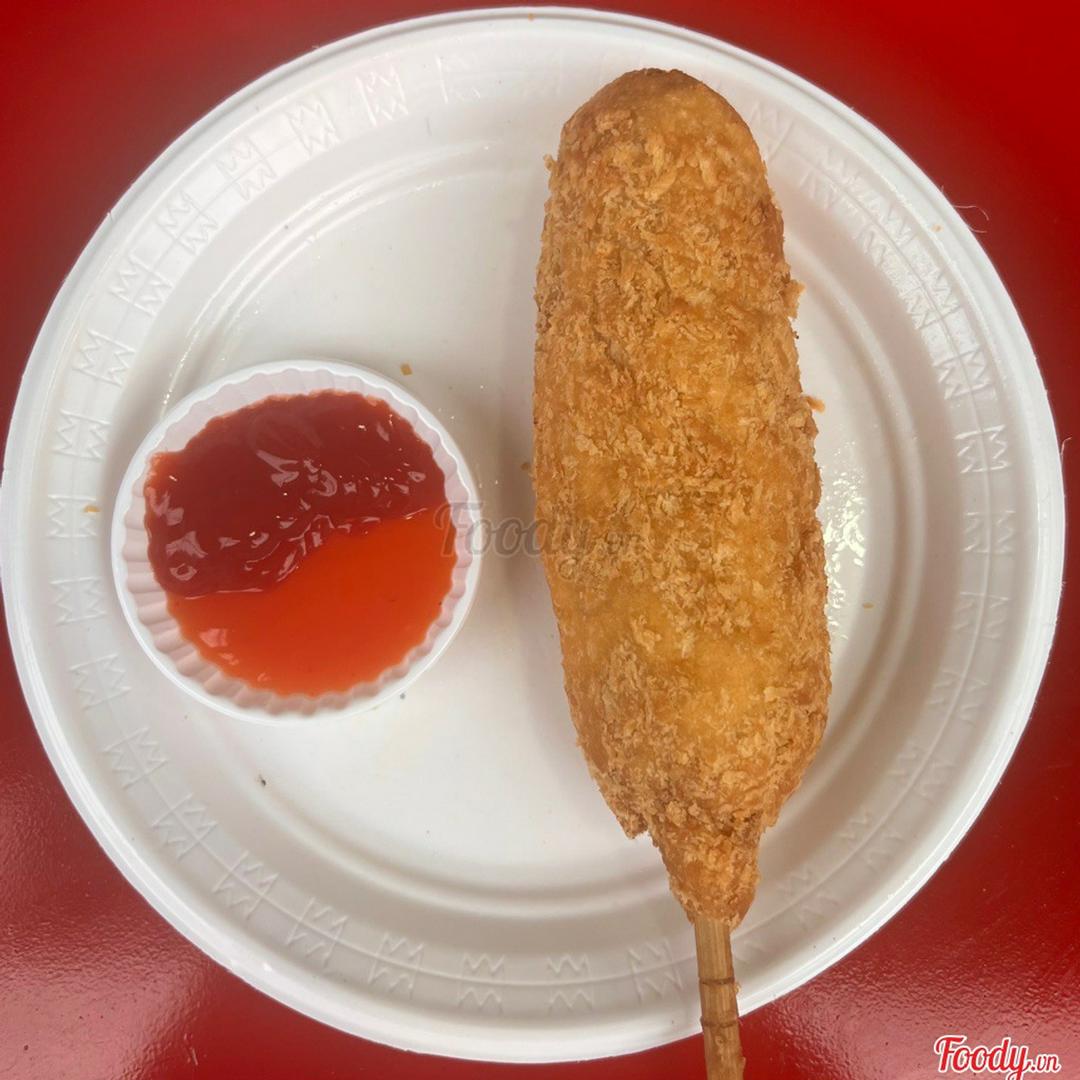 xuc-xich-pho-mai-que