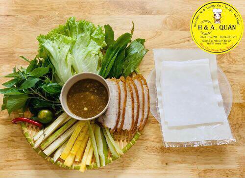 banh-trang-cuon-thit-heo-quay-xuat-8-cuon