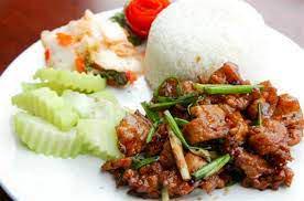 com-ba-chi-rang-chay-canh-nem-ran-rau-luoc