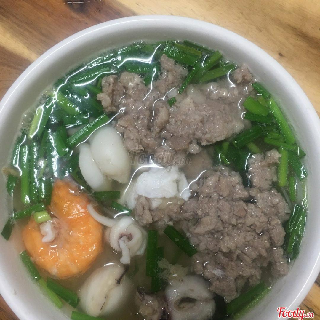 hu-tieu-muc-thit-trung-tom-to-lon