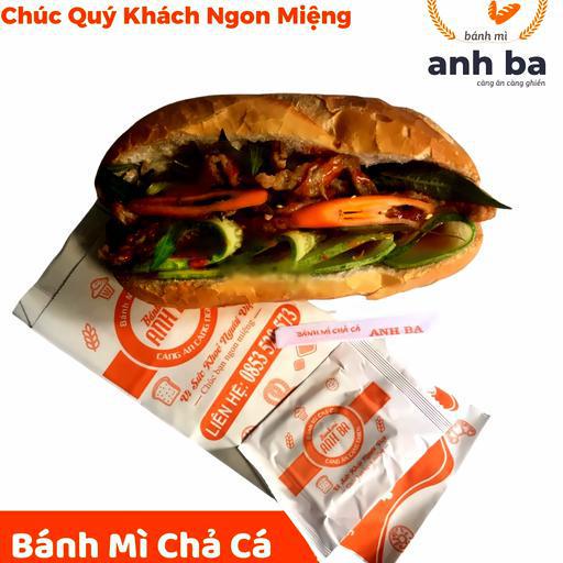 banh-mi-cha-ca-nong