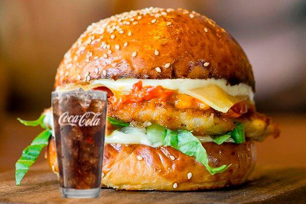 combo-hamburger-ga-pho-mai-coca-500ml