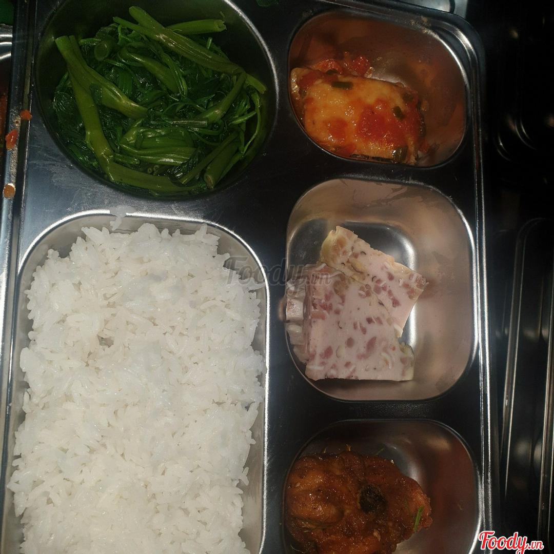 com-ca-nuc-ran-gio-bi-au-sot