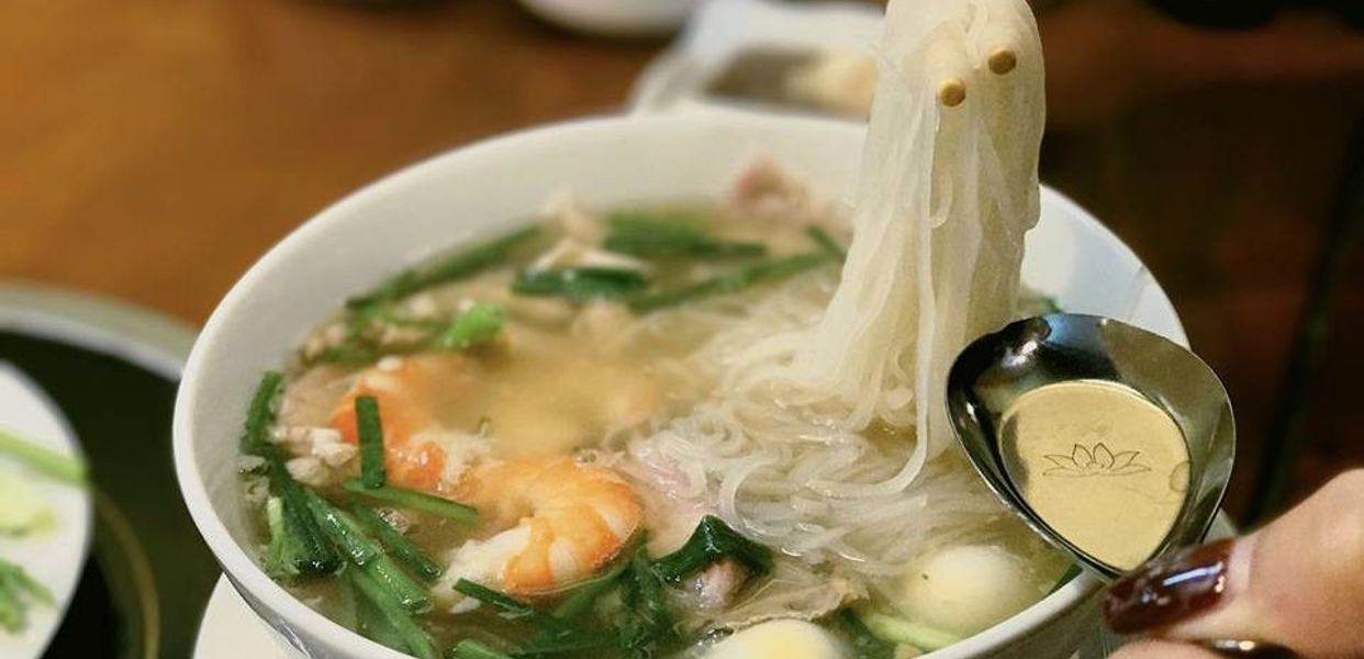 minh-chau-hu-tieu-nam-vang-ao-tan