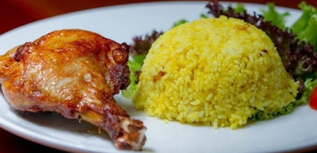 quan-an-tram-com-chien-mi-xao-bui-inh-tuy