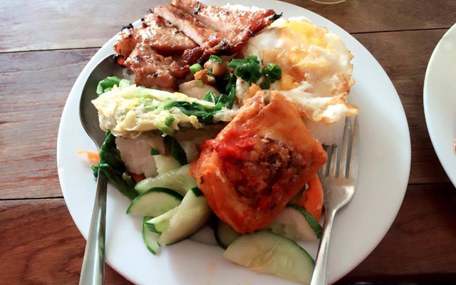 gia-duy-com-tam-suon-va-ga-tran-huy-lieu