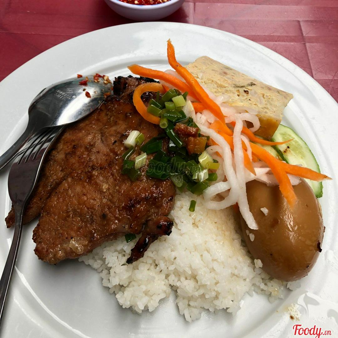 com-suon-cha-trung-kho