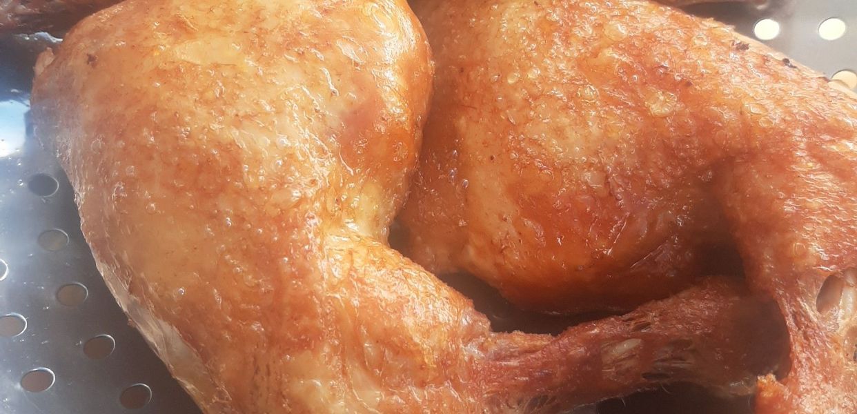 quan-com-ga-c-va-em-pham-the-hien