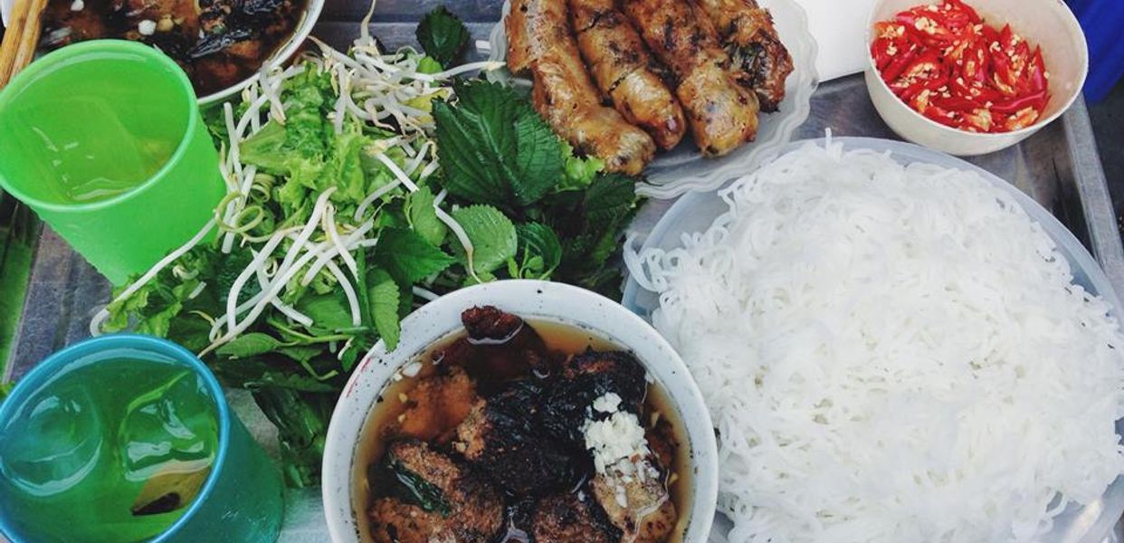 banh-cuon-nong-bun-cha-co-nhue