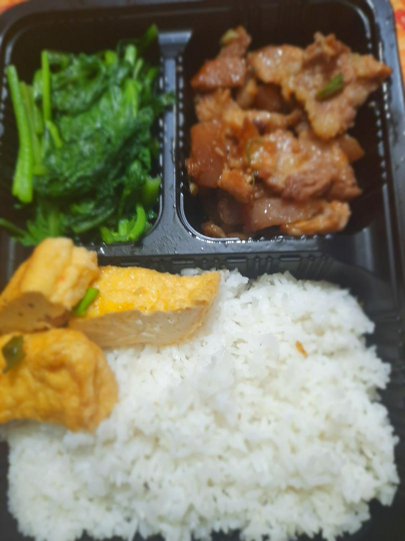 com-thit-rang-chay-canh