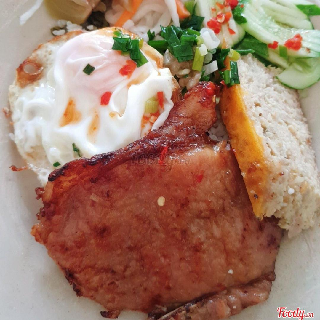 com-tam-suon-trung-cha