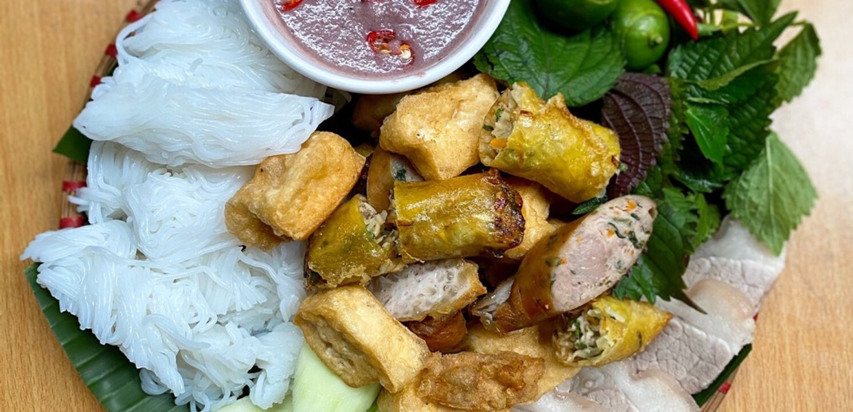 bun-au-mam-tom-co-bong-me-tri-thuong