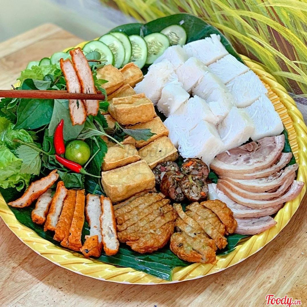 bun-au-thap-cam-lon-2-nguoi-an-ay-u