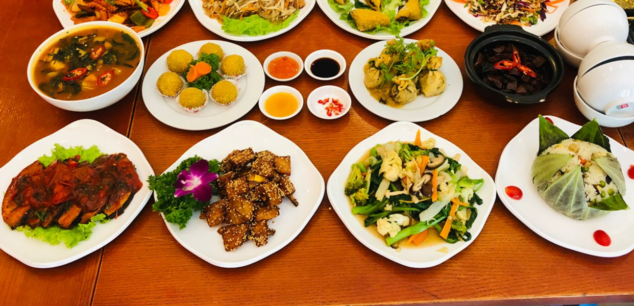 com-chay-hoa-sen-oi-can